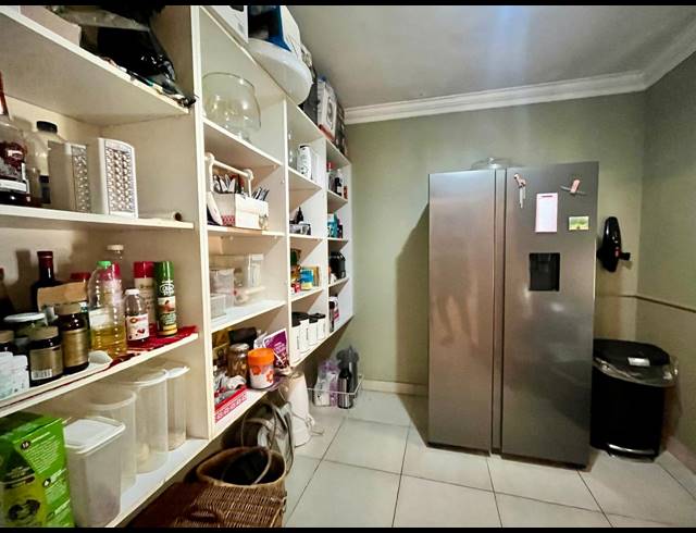 6 BEDROOM HOUSE FOR SALE IN SHORTENS COUNTRY ESTATE